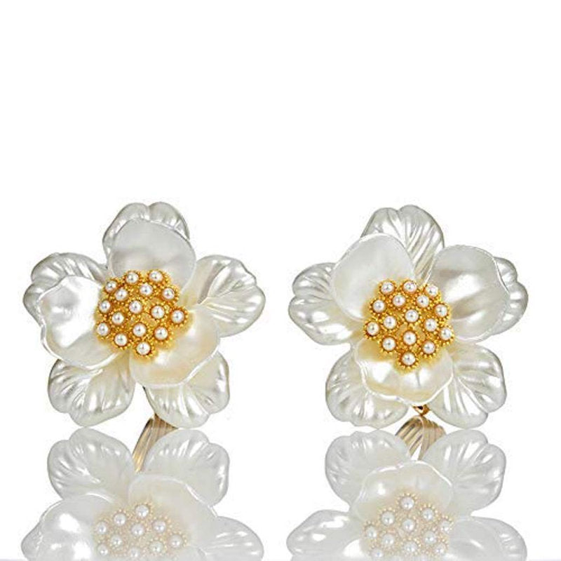 Elegant Metal Napkin Rings Set with White Flower Motif for Elegant Christmas Table Decor for Dining