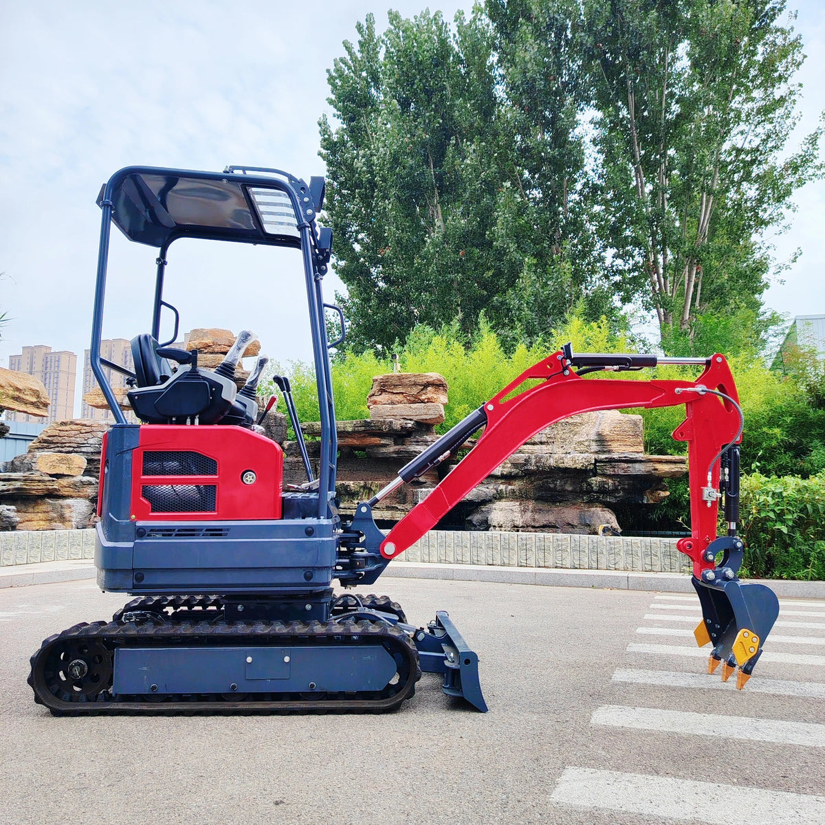 1.8Ton Compact Home Mini Crawler Excavator EPA/EUR5 Compliant, Easy Towing for Hobby Garden & Lawn Upgrades